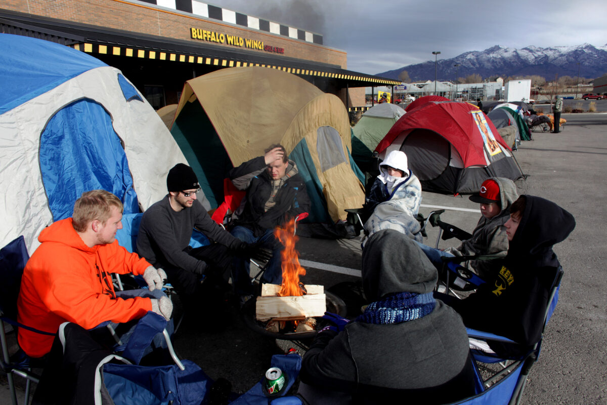 Hundreds gather for Buffalo Wild Wings grand opening News, Sports